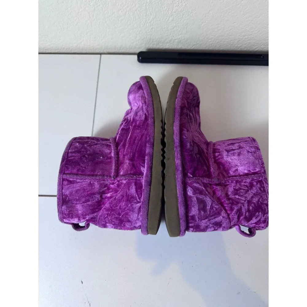 UGG Classic Mini Velvet Ankle Boots‎ Kids Size 4 Pink Crushed Velvet Cozy Glam